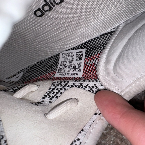 Yeezy 350 Boost V2 Zebras - Picture 6 of 8